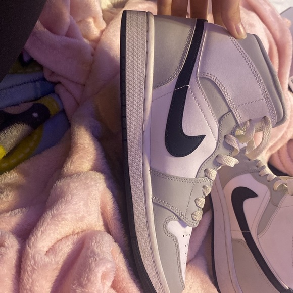 Jordan 1 (mids) grey fog women's size 8.5 - Picture 2 of 4